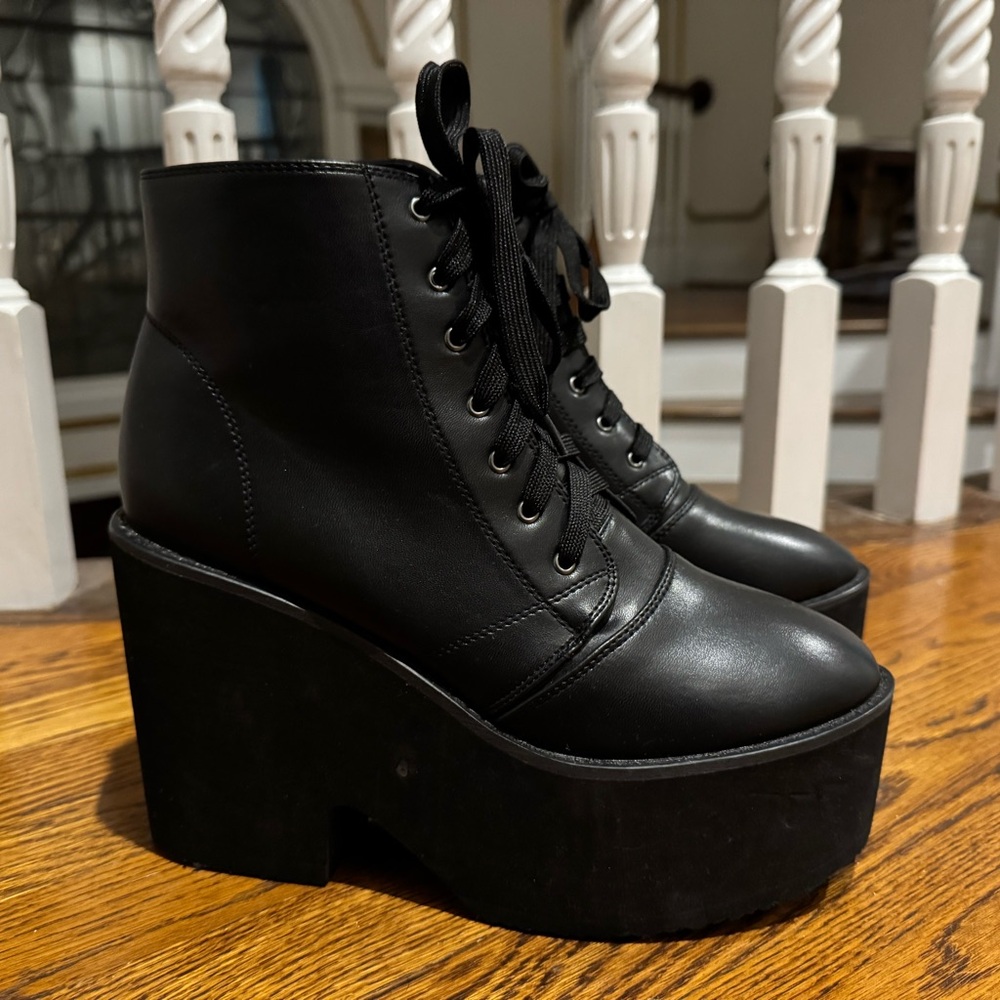 N.Y.L.A Wingless Platform Boots